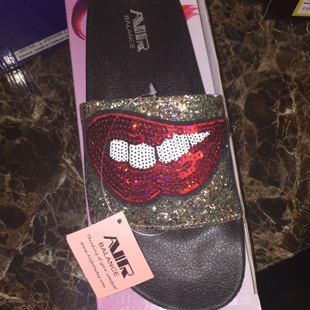 Women’s Fashion Slides.